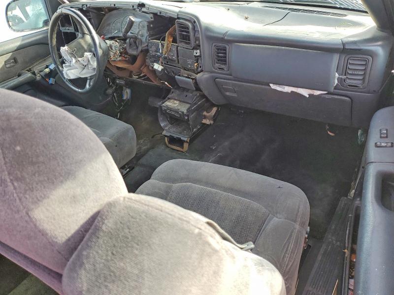 Photo 8 from auction – 2002 CHEVROLET SILVERADO with VIN 2GCEC19T221183621