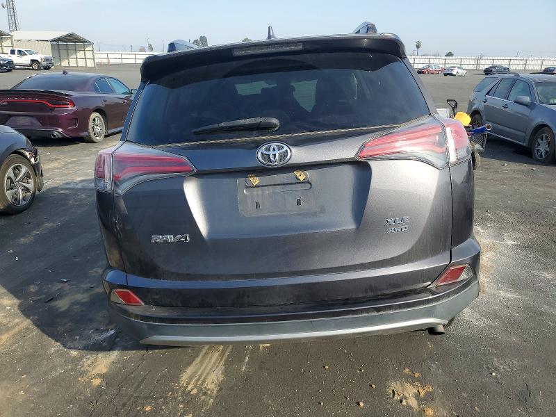 صورة رقم 6 من المزاد - 2017 TOYOTA RAV4 مع VIN JTMRFREV2HJ121536