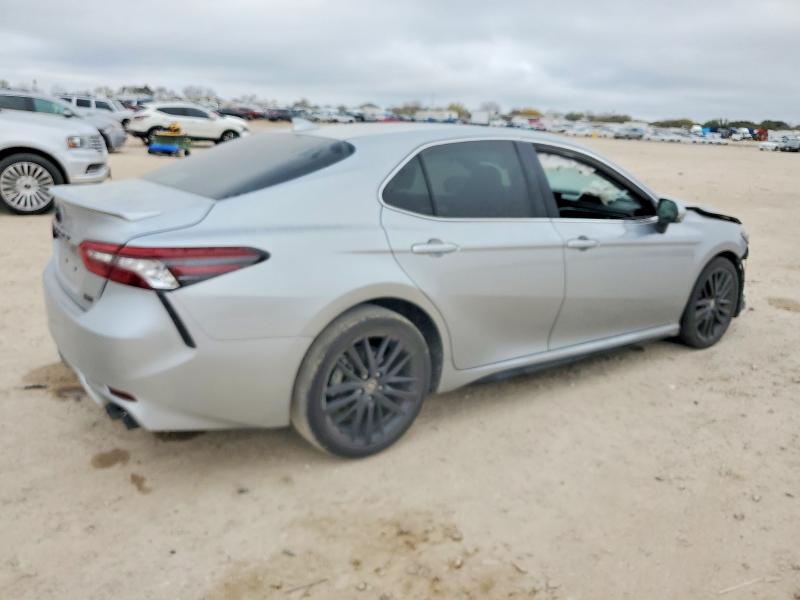 Photo 3 from auction – 2022 TOYOTA CAMRY with VIN 4T1K61AK5NU707586