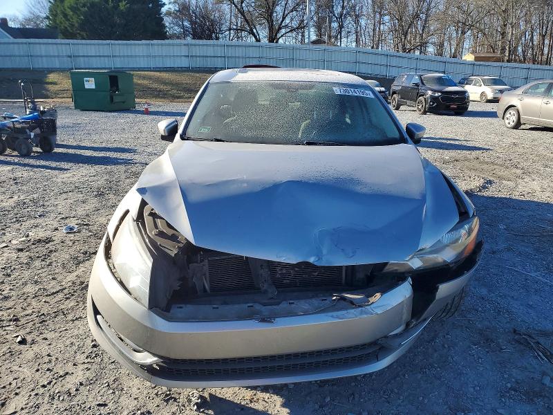 Photo 5 from auction – 2012 VOLKSWAGEN PASSAT SE with VIN 1VWBM7A30CC094833