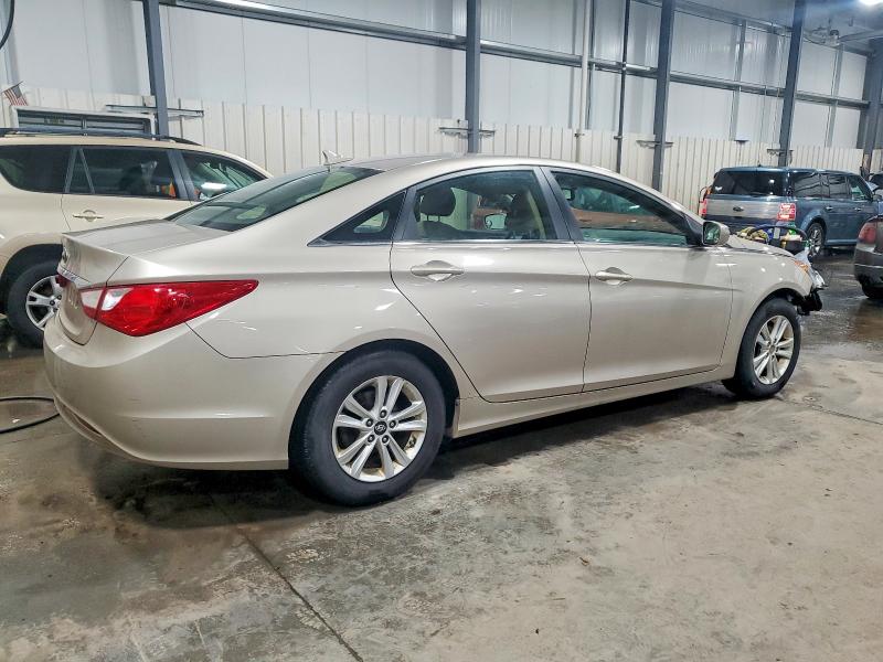 Photo 3 from auction – 2011 HYUNDAI SONATA with VIN 5NPEB4AC0BH206859