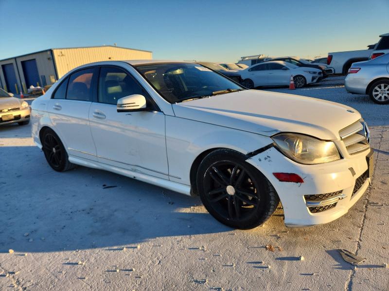 Photo 4 from auction – 2013 MERCEDES-BENZ C with VIN WDDGF4HB7DA806935