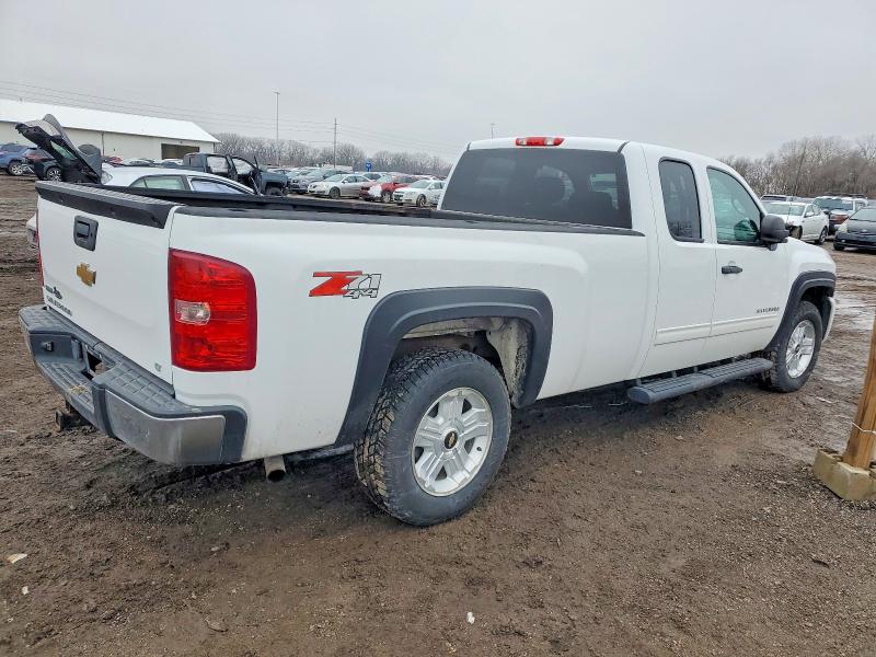Photo 3 from auction – 2011 CHEVROLET SILVERADO with VIN 1GCRKSE08BZ390737