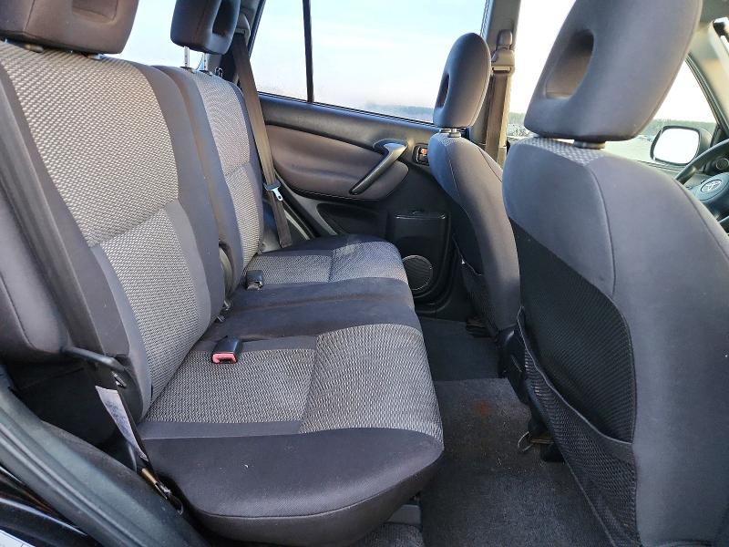 Photo 11 from auction – 2005 TOYOTA RAV4 with VIN JTEGD20V850049329