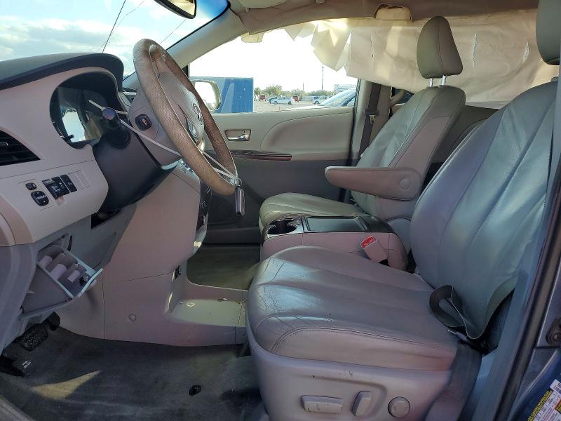 Photo 7 from auction – 2014 TOYOTA SIENNA XLE with VIN 5TDYK3DCXES466591