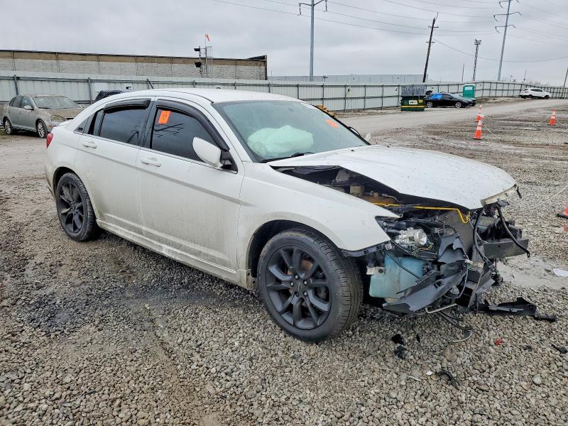 Photo 4 from auction – 2014 CHRYSLER 200 TOURIN with VIN 1C3CCBBG0EN171405