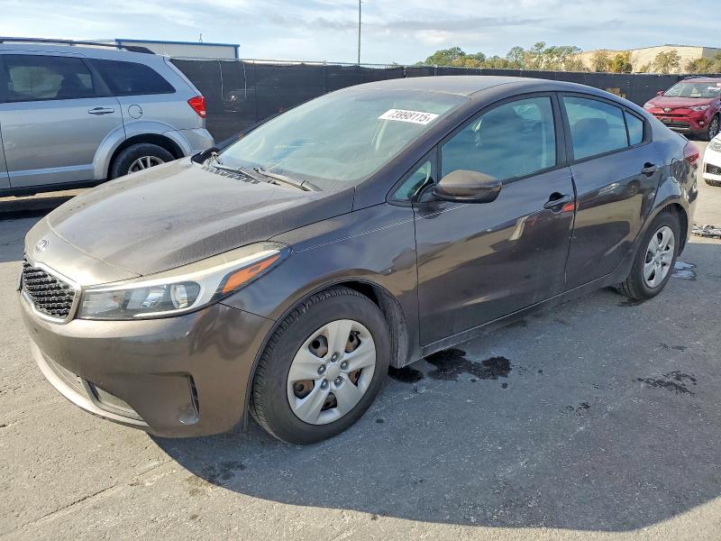 KIA FORTE 2017 with VIN 3KPFK4A71HE025967 - Photo from auction