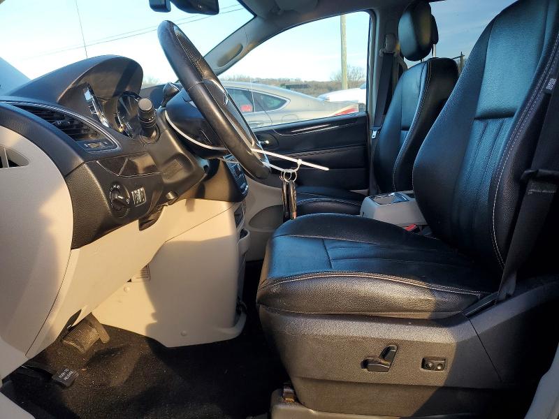 Photo 7 from auction – 2016 CHRYSLER TOWN & COU with VIN 2C4RC1BG4GR158940