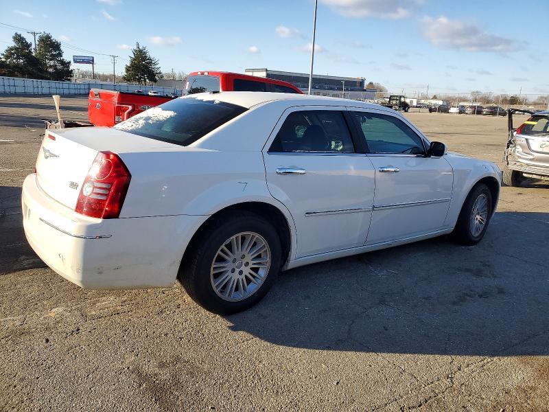 Photo 3 from auction – 2010 CHRYSLER 300 TOURIN with VIN 2C3CA5CV5AH192581