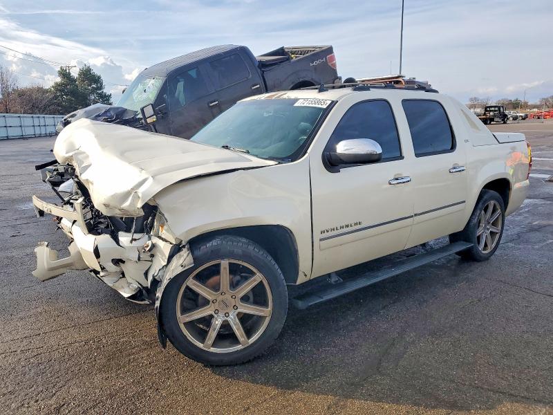 CHEVROLET AVALANCHE 2012 with VIN 3GNTKGE71CG143830 - Photo from auction