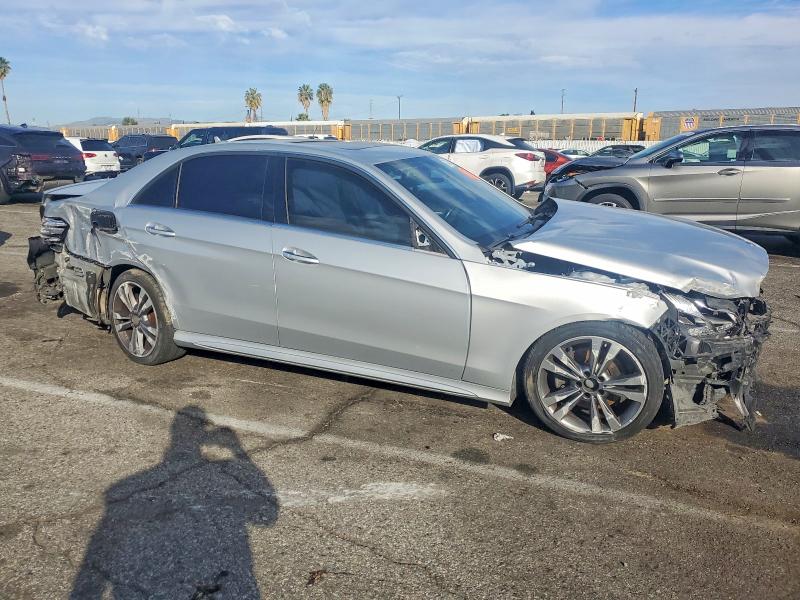 Photo 4 from auction – 2016 MERCEDES-BENZ E with VIN WDDHF5KB3GB193052