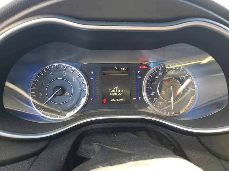 Photo 9 from auction – 2016 CHRYSLER 200 LIMITE with VIN 1C3CCCAB0GN106813