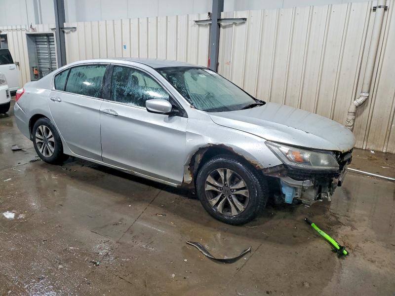 Photo 4 from auction – 2015 HONDA ACCORD with VIN 1HGCR2F36FA203205