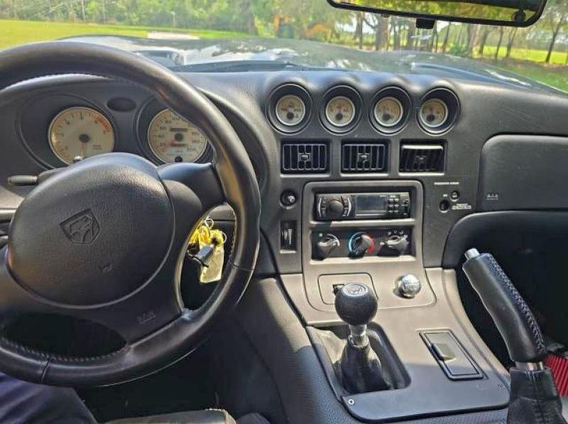 Photo 9 from auction – 2000 DODGE VIPER RT-1 with VIN 1B3ER65E9YV604682