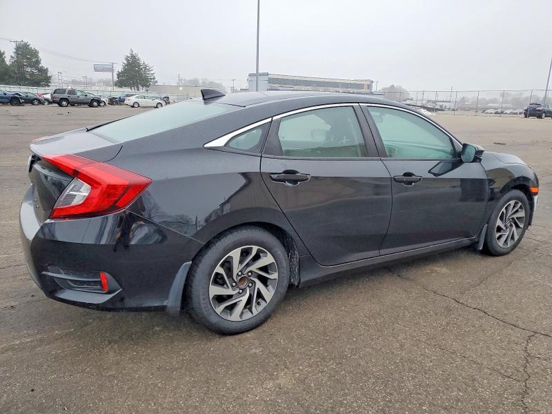 Photo 3 from auction – 2018 HONDA CIVIC EX with VIN 19XFC2F78JE009829