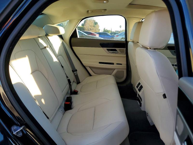 Photo 10 from auction – 2017 JAGUAR XF with VIN SAJBD4BVXHCY29506