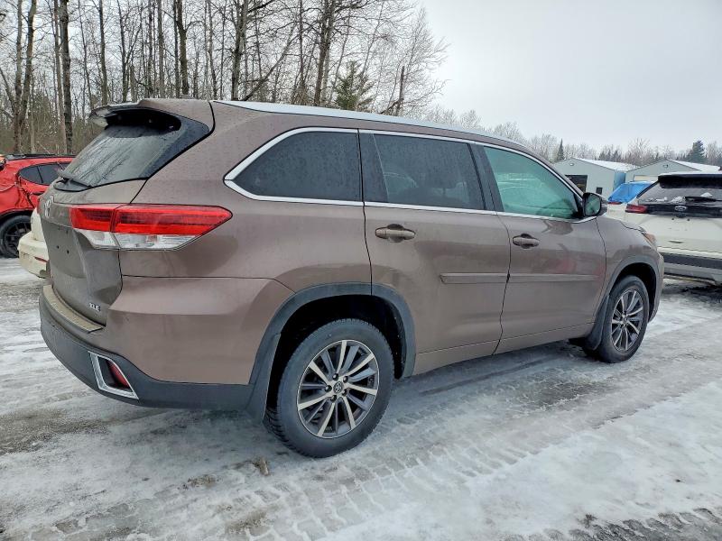 Photo 3 from auction – 2017 TOYOTA HIGHLANDER with VIN 5TDJZRFH2HS449149