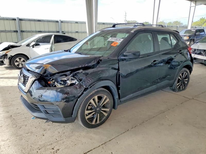 NISS KICKS 2019 with VIN 3N1CP5CU2KL506880 - Photo from auction