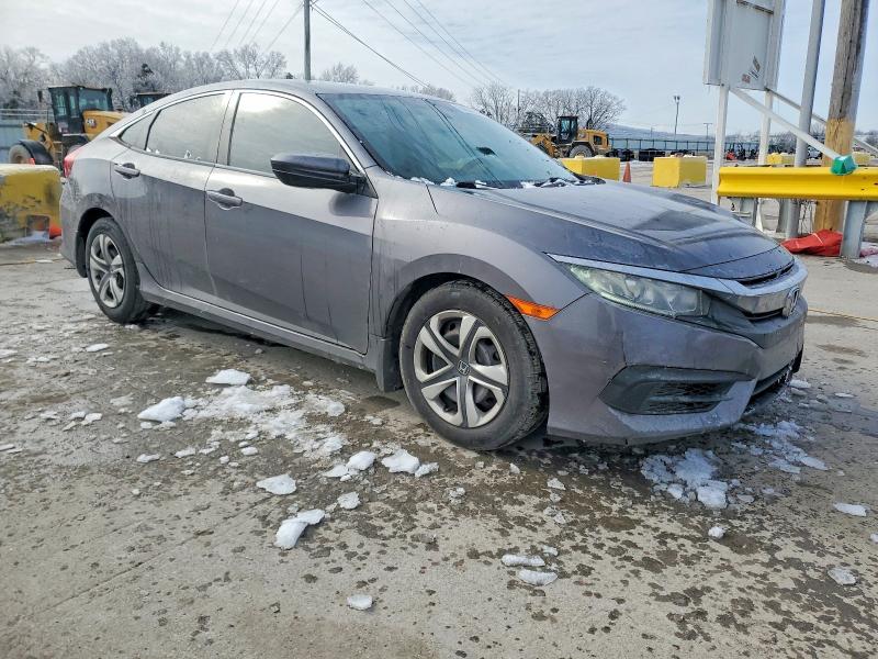 Photo 4 from auction – 2018 HONDA CIVIC LX with VIN 19XFC2E50JE037771