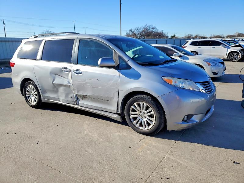 Photo 4 from auction – 2015 TOYOTA SIENNA with VIN 5TDYK3DC5FS685105