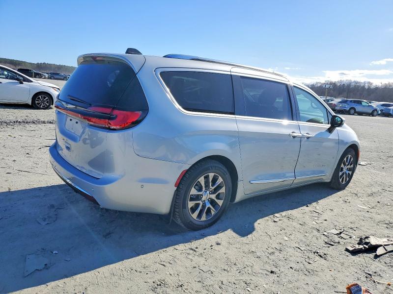 Photo 3 from auction – 2023 CHRYSLER PACIFICA H with VIN 2C4RC1N75PR589105