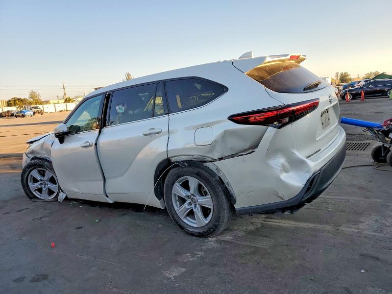 Photo 2 from auction – 2021 TOYOTA HIGHLANDER with VIN 5TDCZRAH5MS527059