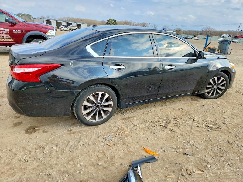Photo 3 from auction – 2017 NISSAN ALTIMA with VIN 1N4AL3AP2HC266984