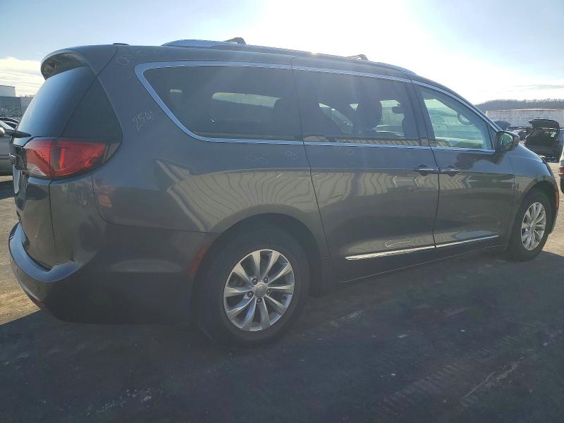 Photo 3 from auction – 2018 CHRYSLER PACIFICA with VIN 2C4RC1BGXJR217836