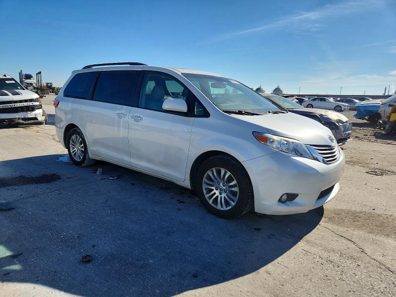 Photo 4 from auction – 2017 TOYOTA SIENNA XLE with VIN 5TDYZ3DC3HS787033