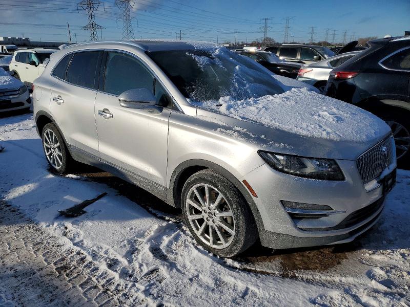 صورة رقم 4 من المزاد - 2019 LINCOLN MKC RESERV مع VIN 5LMCJ3C97KUL46363
