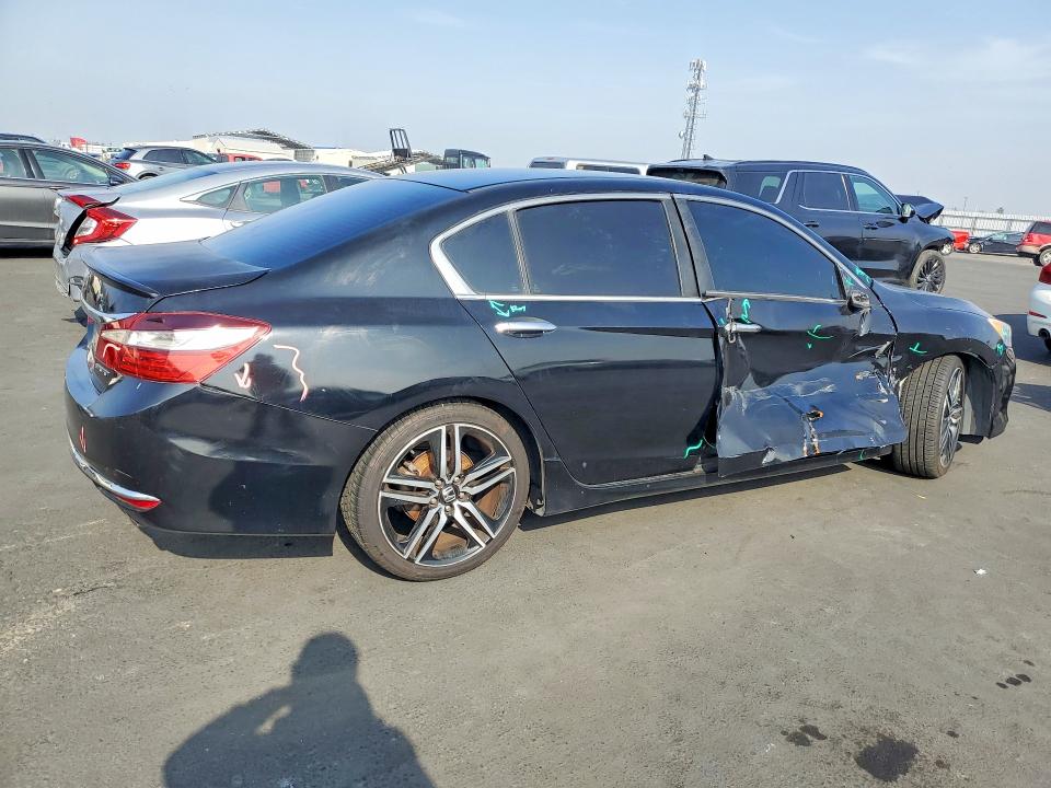 Photo 3 from auction – 2017 HONDA ACCORD with VIN 1HGCR2F59HA029540