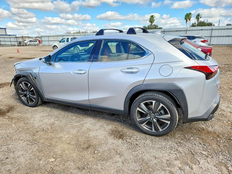 Photo 2 from auction – 2019 LEXUS UX 200 with VIN JTHY3JBHXK2019342
