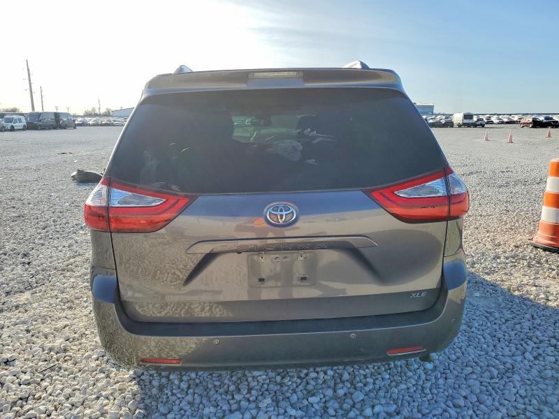 Photo 6 from auction – 2015 TOYOTA SIENNA XLE with VIN 5TDYK3DC7FS669889