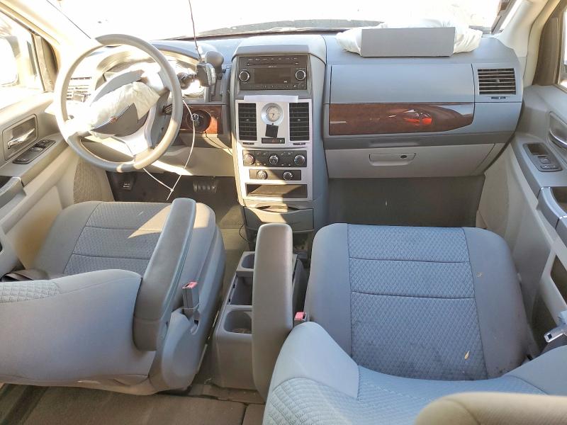Photo 8 from auction – 2010 CHRYSLER TOWN & COU with VIN 2A4RR4DE0AR152775