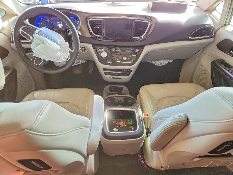 Photo 8 from auction – 2017 CHRYSLER PACIFICA T with VIN 2C4RC1EG8HR560215