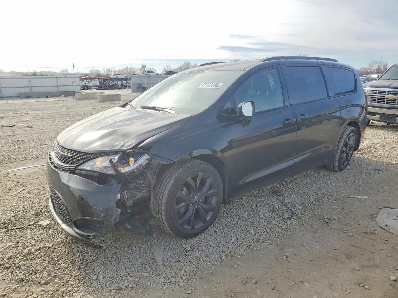 CHRYSLER PACIFICA T 2020 with VIN 2C4RC1BG3LR111697 - Photo from auction