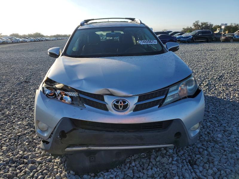 Photo 5 from auction – 2015 TOYOTA RAV4 LIMIT with VIN JTMYFREV7FD075273