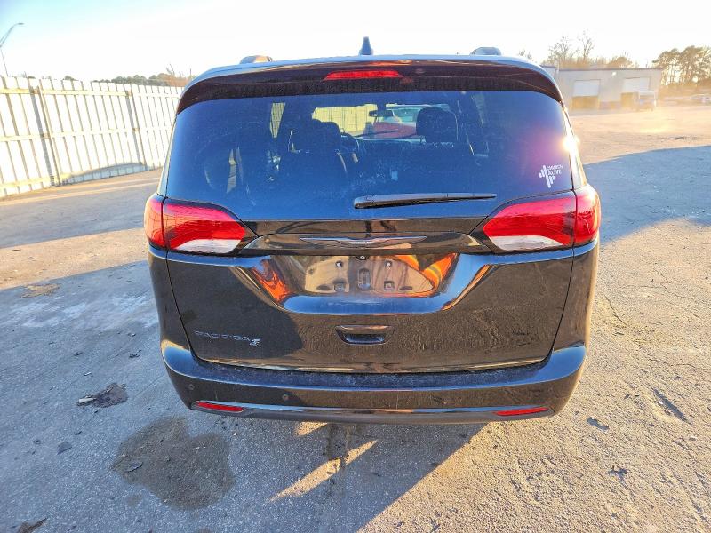 Photo 6 from auction – 2018 CHRYSLER PACIFICA T with VIN 2C4RC1FGXJR362000