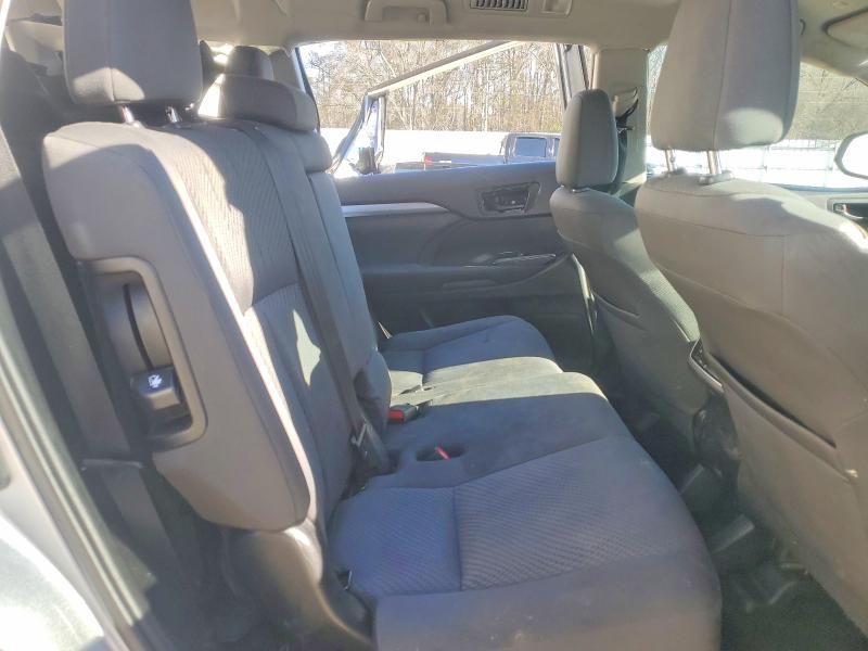 Photo 11 from auction – 2019 TOYOTA HIGHLANDER with VIN 5TDZARFH1KS056552