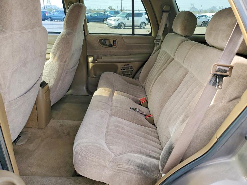 Photo 10 from auction – 1998 CHEVROLET BLAZER with VIN 1GNCS13W8W2290411