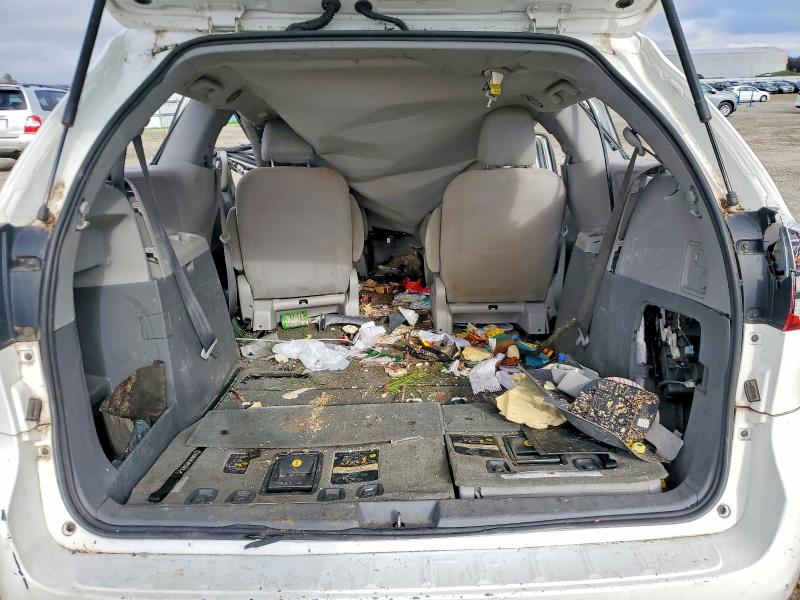 Photo 10 from auction – 2015 TOYOTA SIENNA with VIN 5TDZK3DC6FS601393