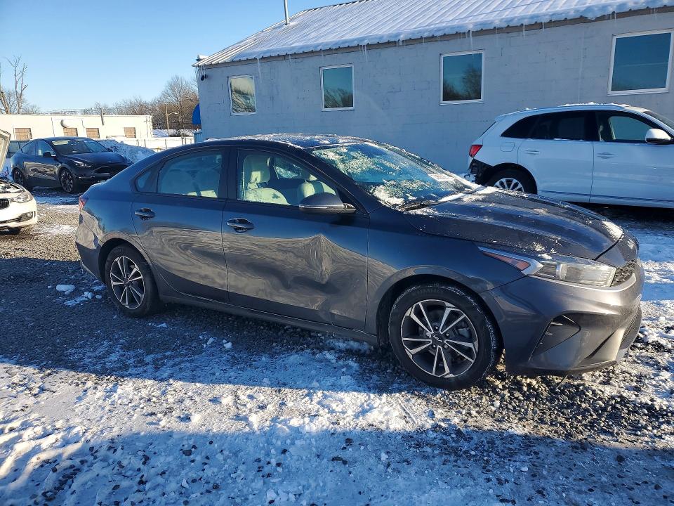 Photo 4 from auction – 2023 KIA FORTE with VIN 3KPF24AD5PE656029