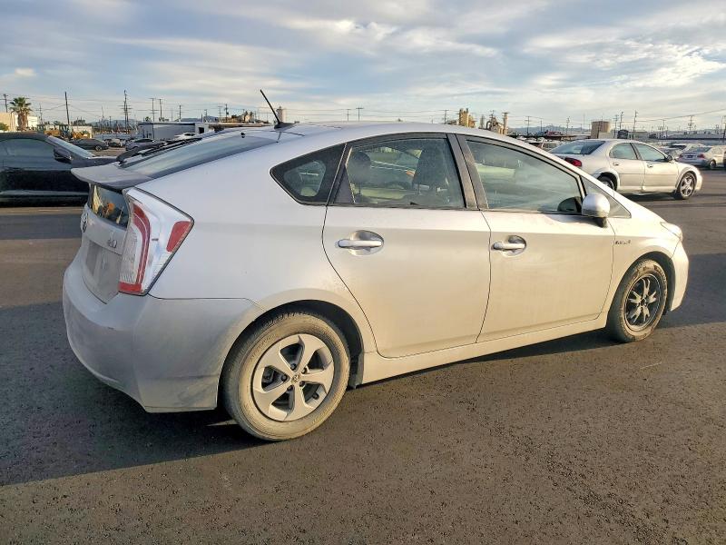 Photo 3 from auction – 2013 TOYOTA PRIUS with VIN JTDKN3DU7D5669917