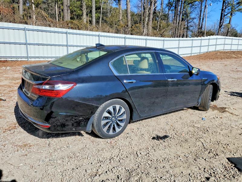 Photo 3 from auction – 2017 HONDA ACCORD with VIN JHMCR6F54HC009379