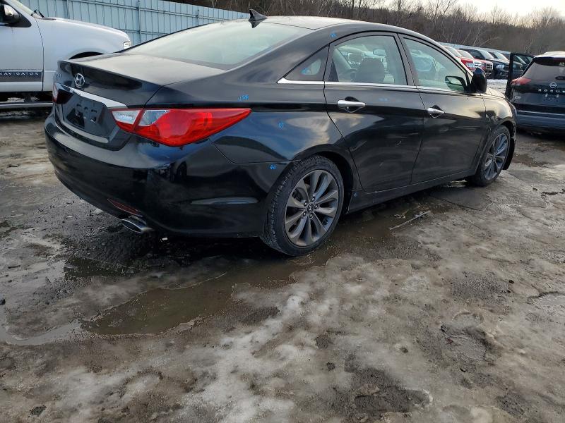 Photo 3 from auction – 2011 HYUNDAI SONATA SE with VIN 5NPEC4AC0BH180860