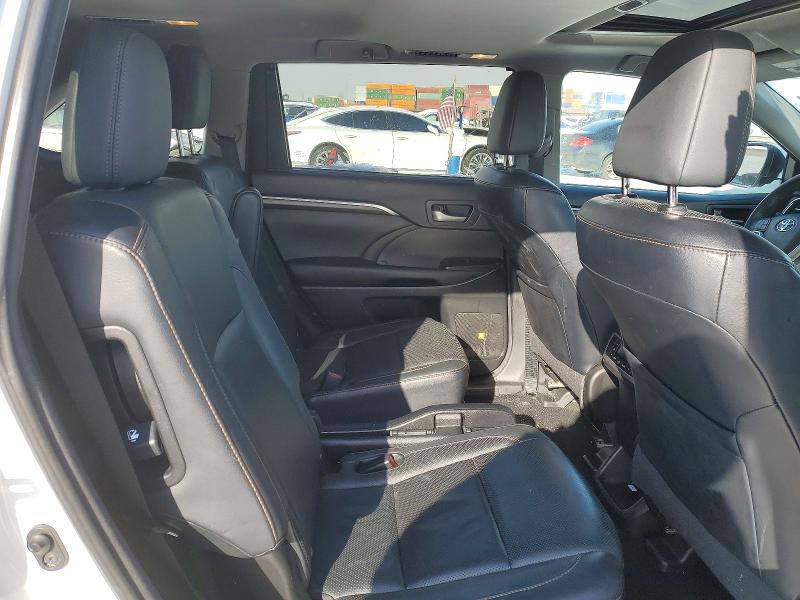 Photo 11 from auction – 2016 TOYOTA HIGHLANDER with VIN 5TDDKRFH5GS232131