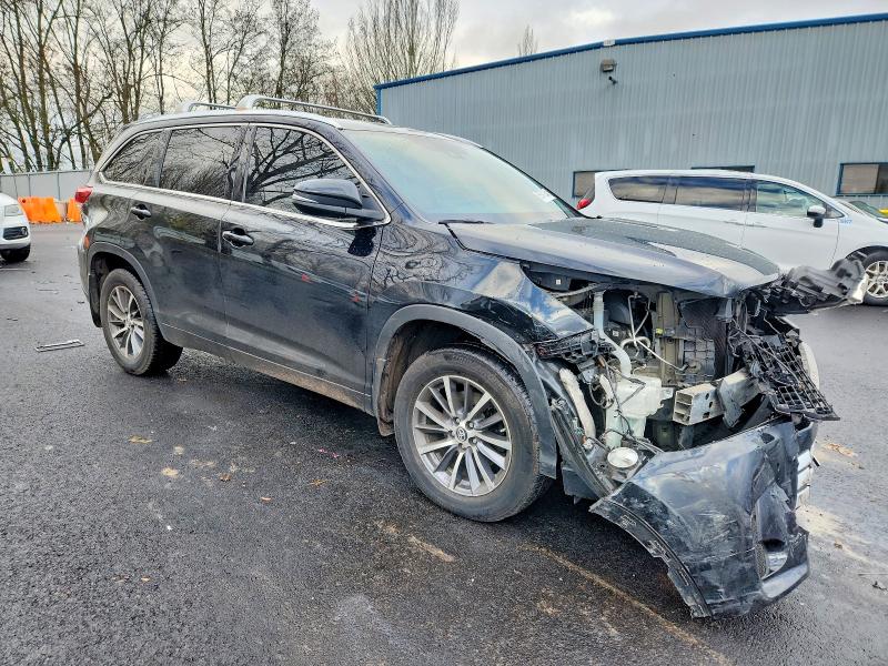 Photo 4 from auction – 2017 TOYOTA HIGHLANDER with VIN 5TDJZRFH4HS406500