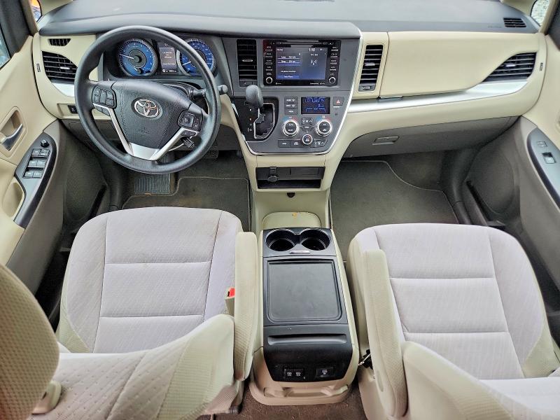 Photo 8 from auction – 2018 TOYOTA SIENNA LE with VIN 5TDKZ3DC8JS965160