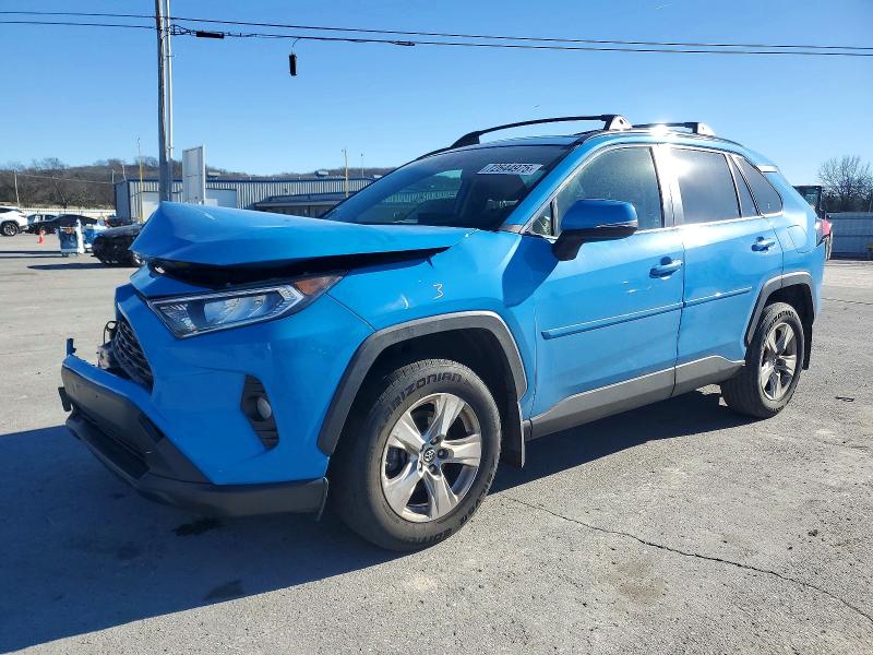 TOYOTA RAV4 XLE 2019 with VIN JTMP1RFV2KD024668 - Photo from auction