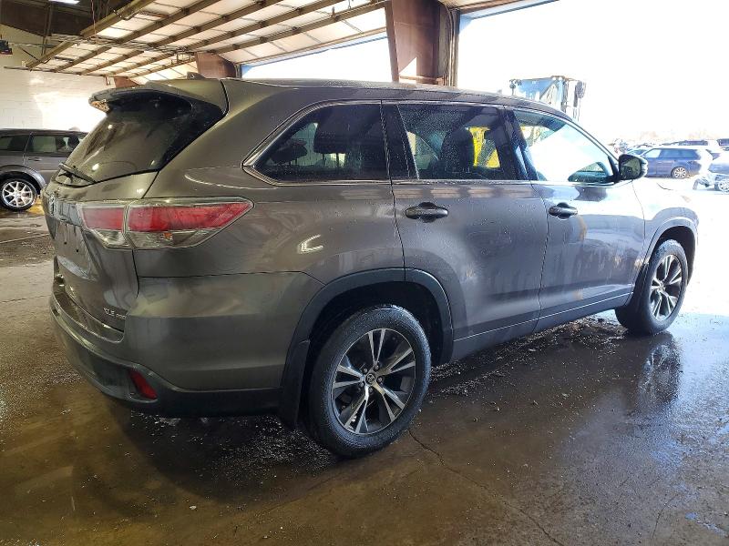 Photo 3 from auction – 2016 TOYOTA HIGHLANDER with VIN 5TDJKRFHXGS282719
